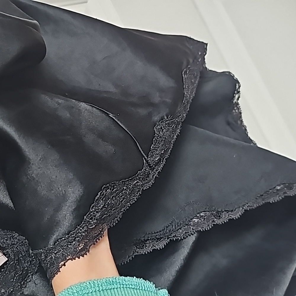 Victoria's Secret Silky Lingerie Top in Black With Lace Women's Size Large EUC - Picture 4 of 8